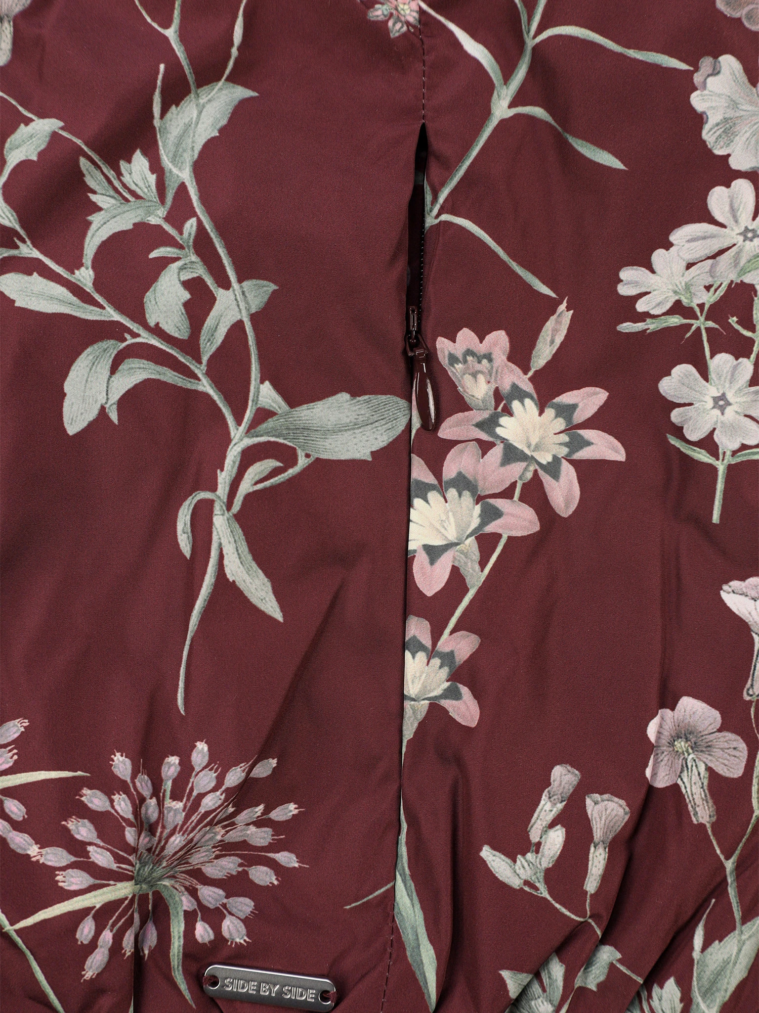 Куртка бордового цвета с цветочным принтом